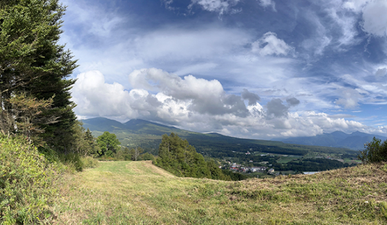 根子岳・四阿山の山麓に広がる草原景観